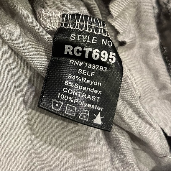 POL Gray Ruffle Blouse medium boho - Picture 6 of 6